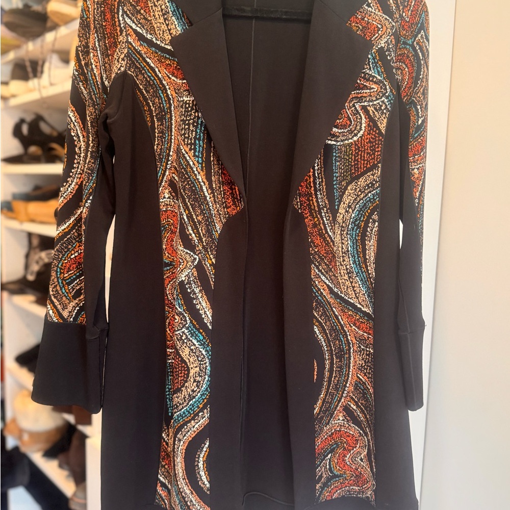 Stylish Eva Varro Fully Reversible Black and Multicolor Patterned Jersey Duster